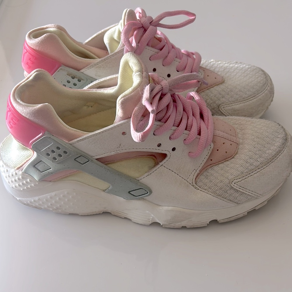 Nike Air Huarache - perfect - Kids Pink and White Sneakers